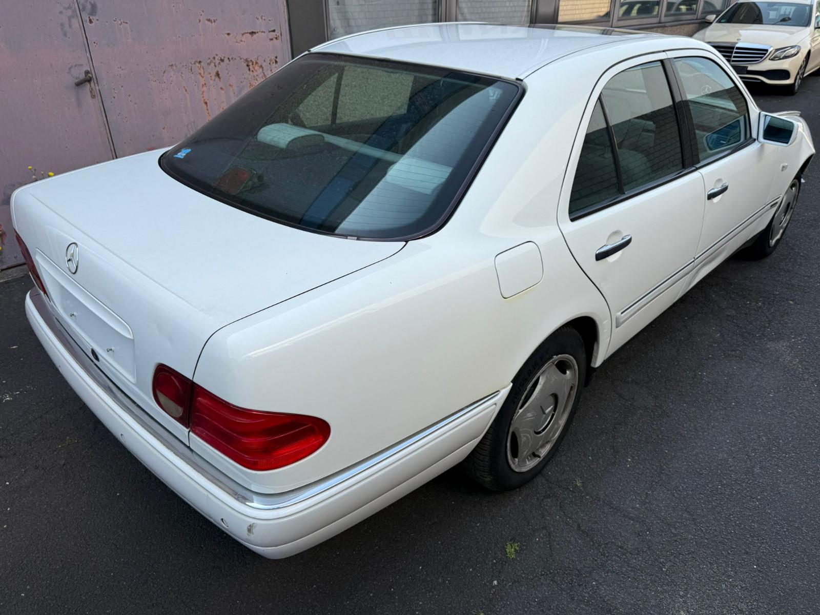 Mercedes-Benz E 320 ELEGANCE *S-DACH*EL FENSTER*1.HAND*