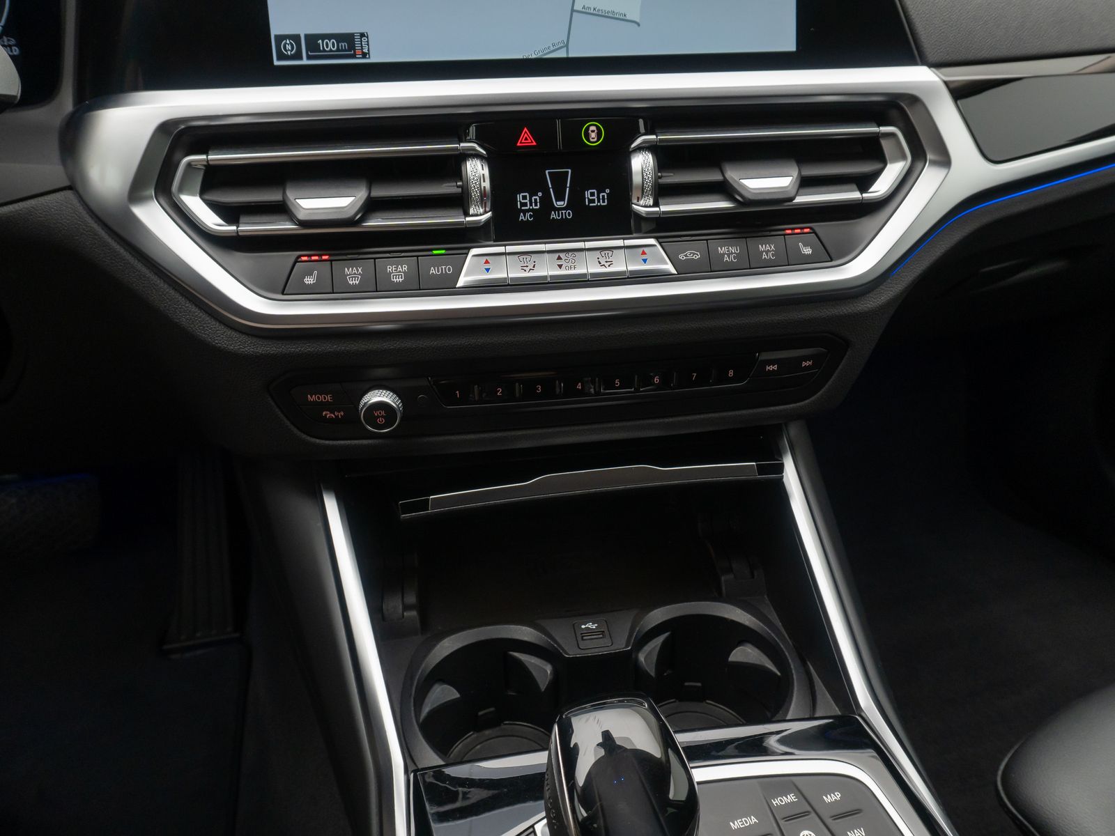 Fahrzeugabbildung BMW 330d xD Sport Line Laser DAB HUD AHK HiFi Komfor