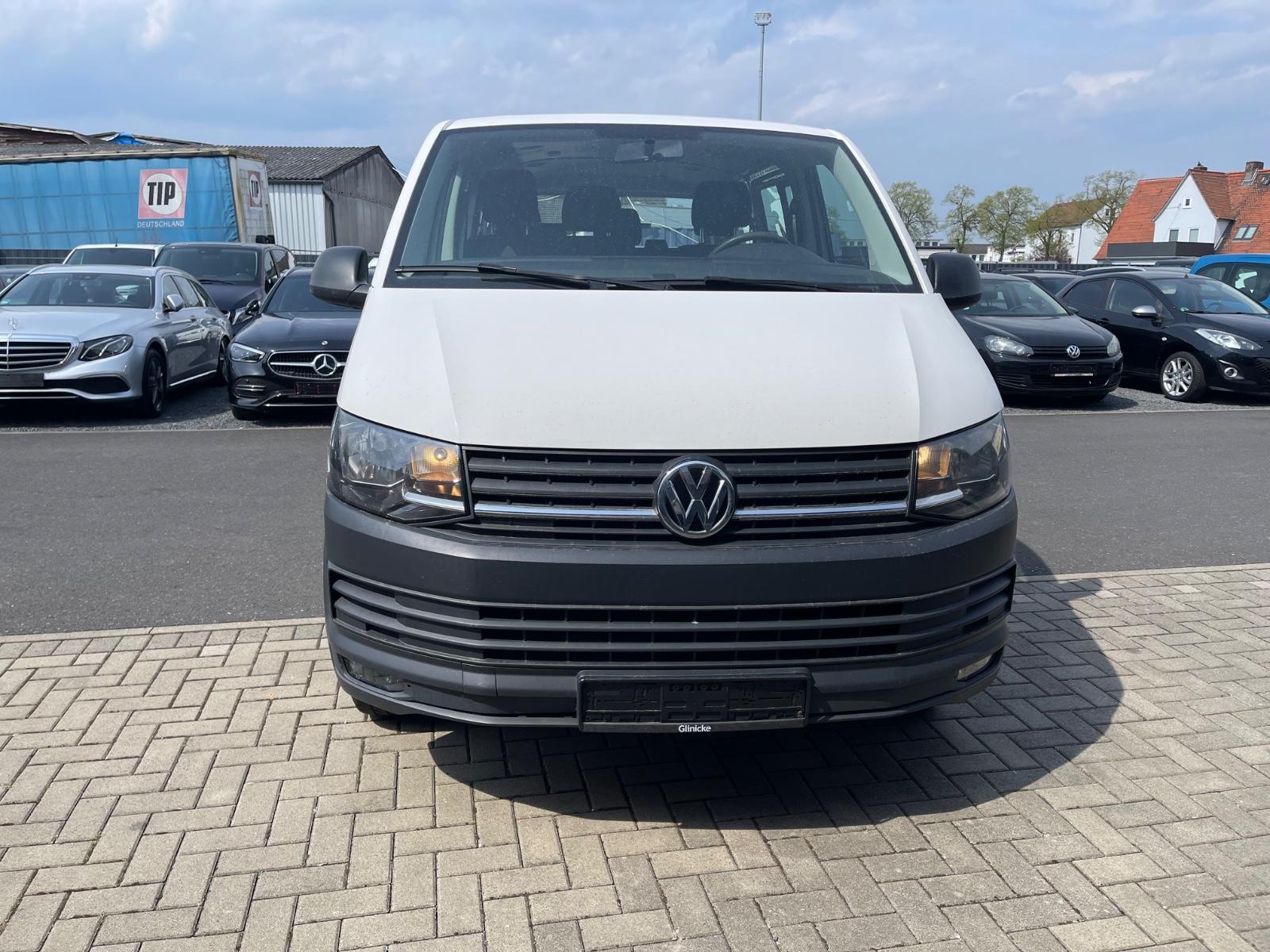 Volkswagen T6 Transporter Kombi. 8 Sitzen