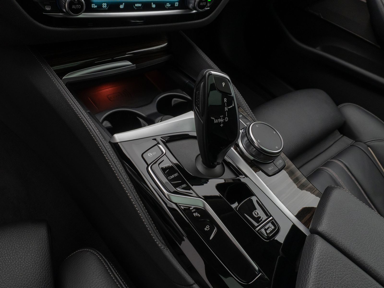 Fahrzeugabbildung BMW 530d xD  LuxuryLine Pano 360°HUD DAB H/K Massage