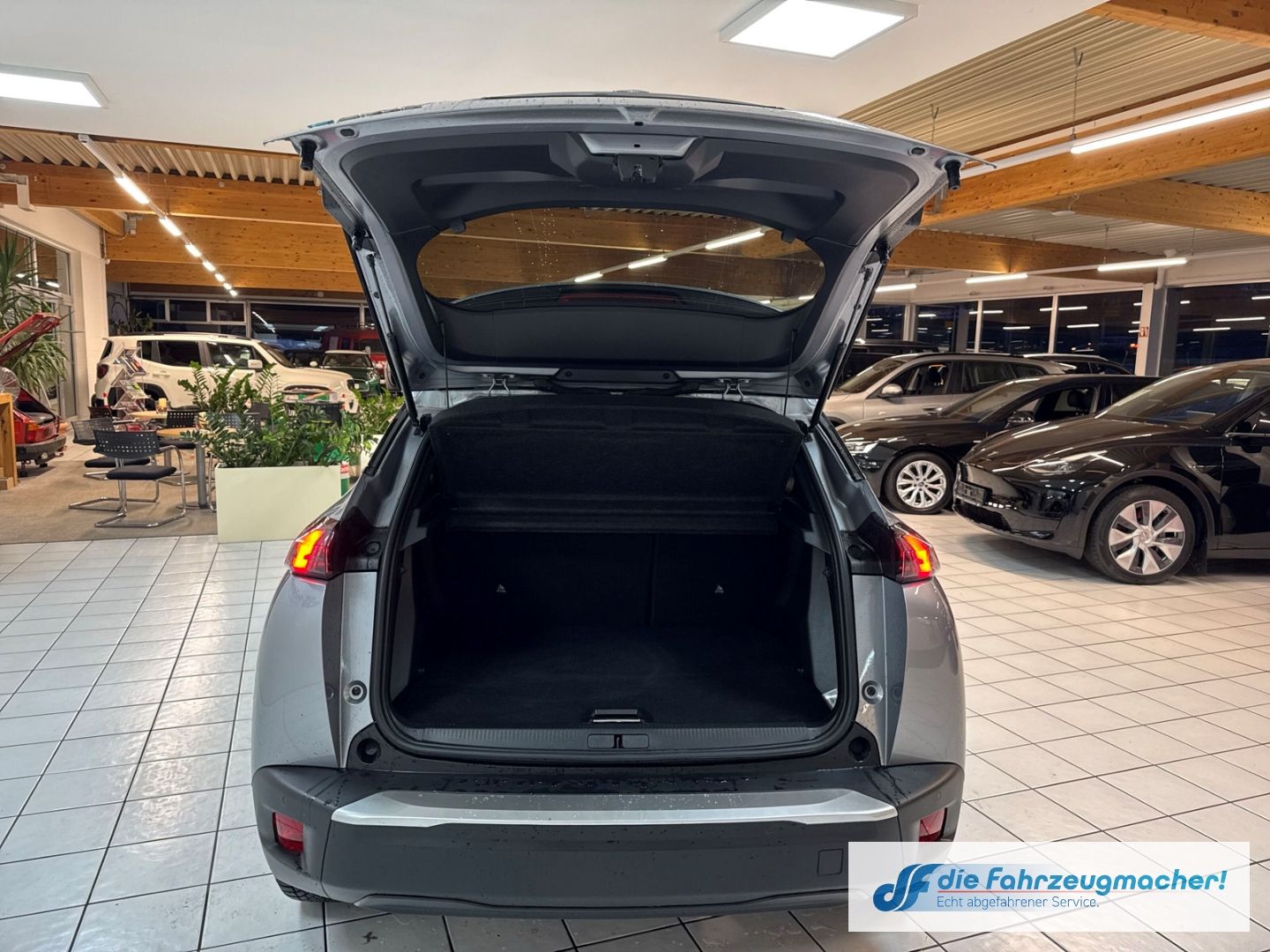 Fahrzeugabbildung Peugeot 2008 e- Allure Pack Navi LED Apple CarPlay Andro