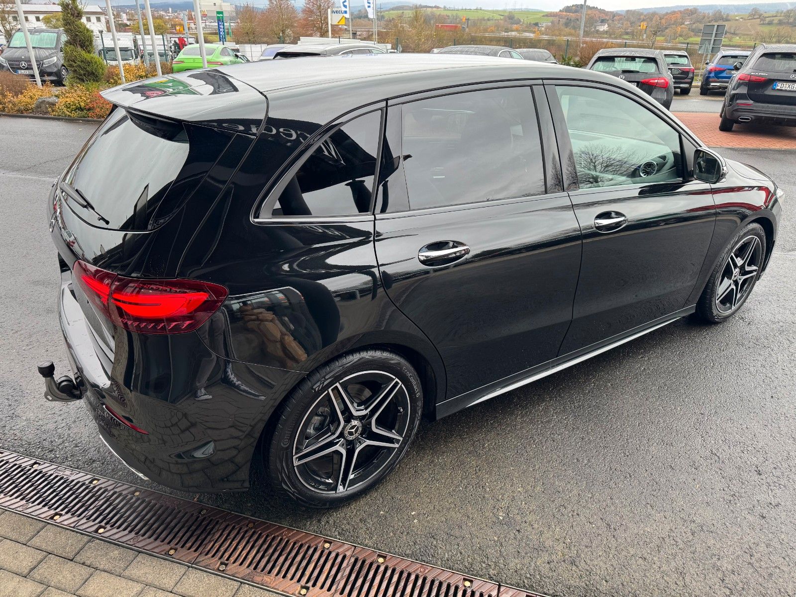 Fahrzeugabbildung Mercedes-Benz B 200 AMG+AHK+Ambiente+RFK+MBUX+Night