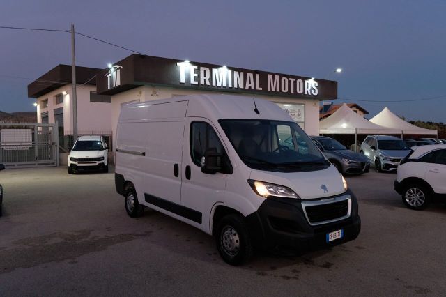 Peugeot Boxer 330 2.2 BlueHDi 140 S&S PC-TN Furg