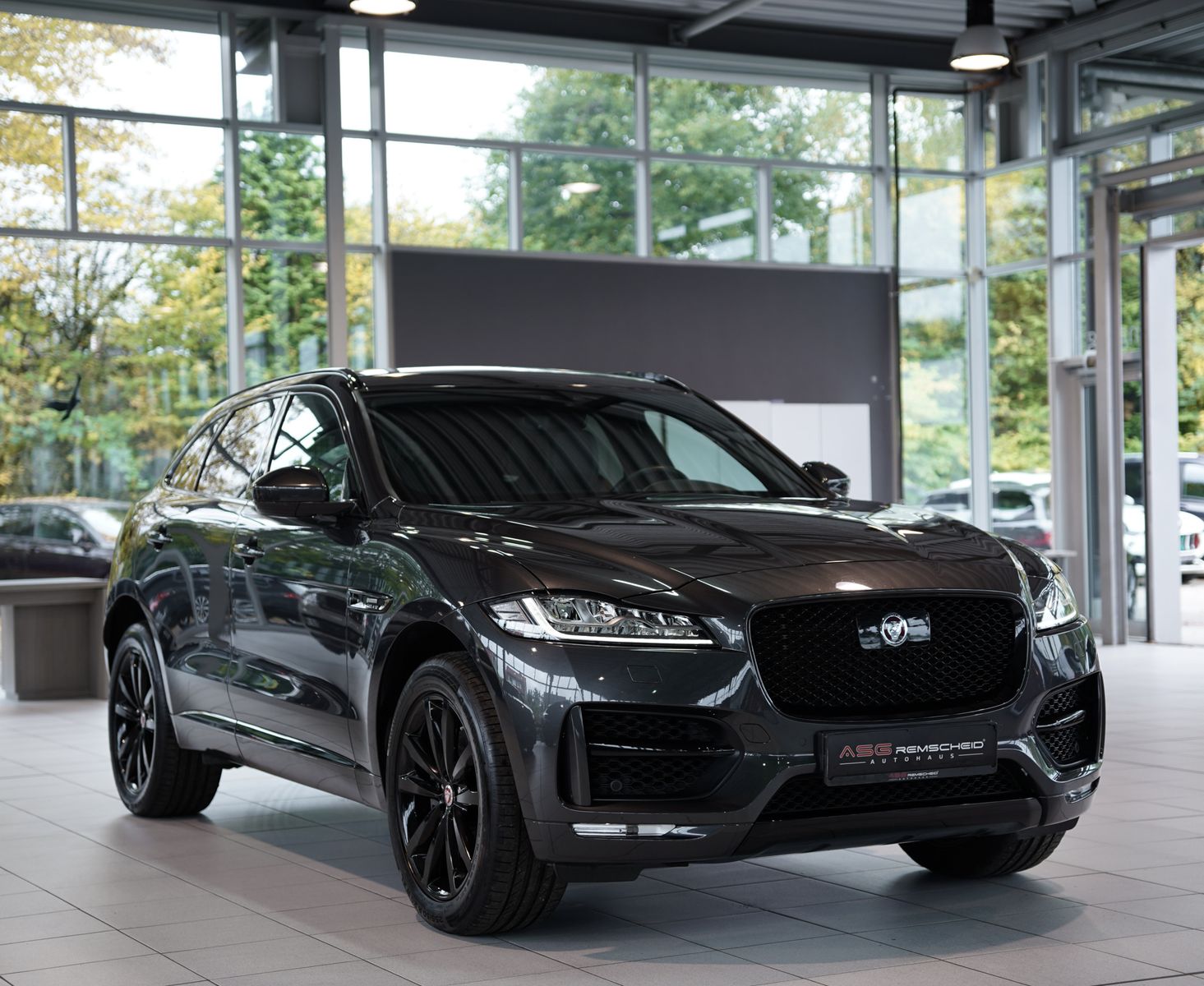 Jaguar F Pace