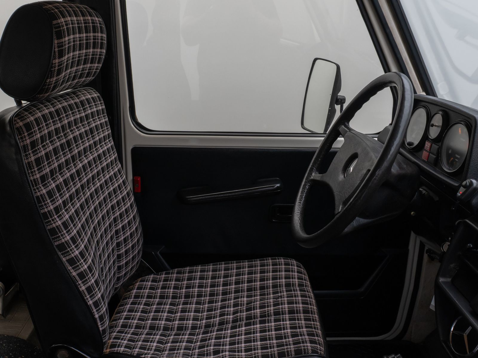 Fahrzeugabbildung Mercedes-Benz G 240 4x4AHK Servo Classic Data 2+