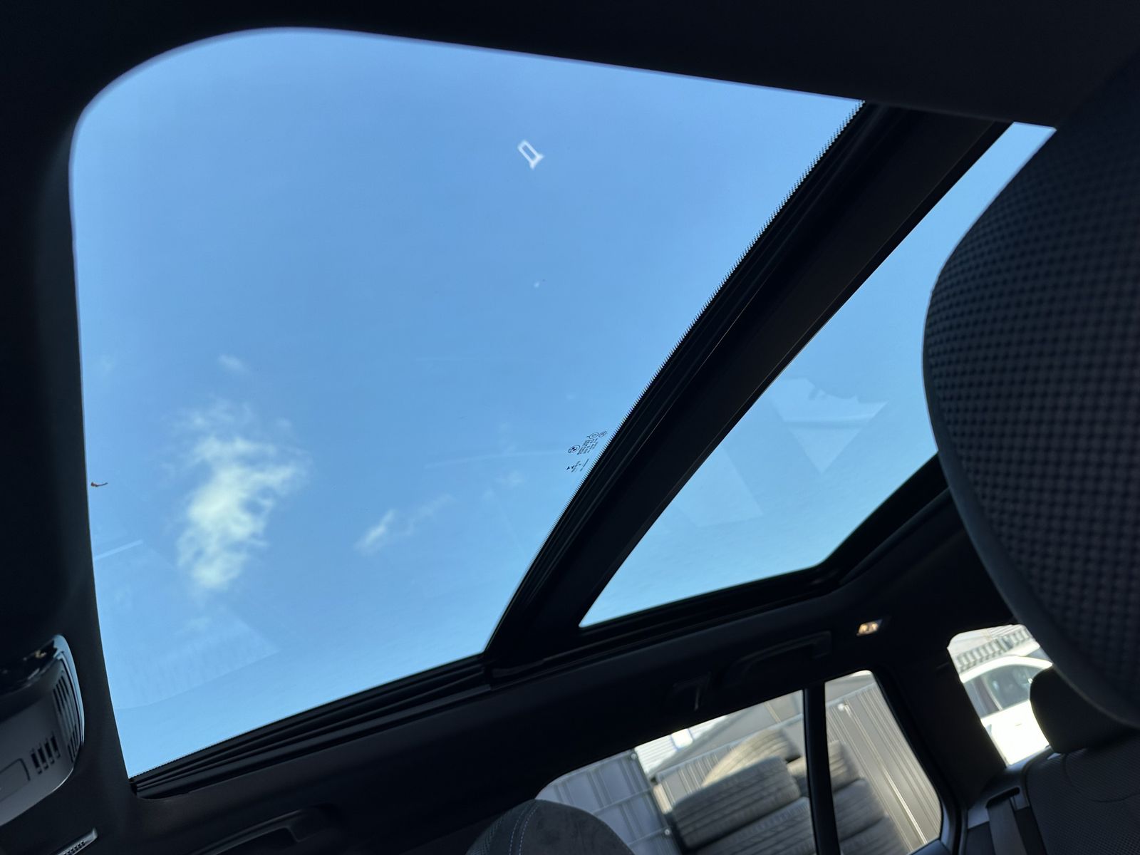 Fahrzeugabbildung BMW 520d Touring M-Sport NAV+LED+PANO+KAMERA+19ZOLL