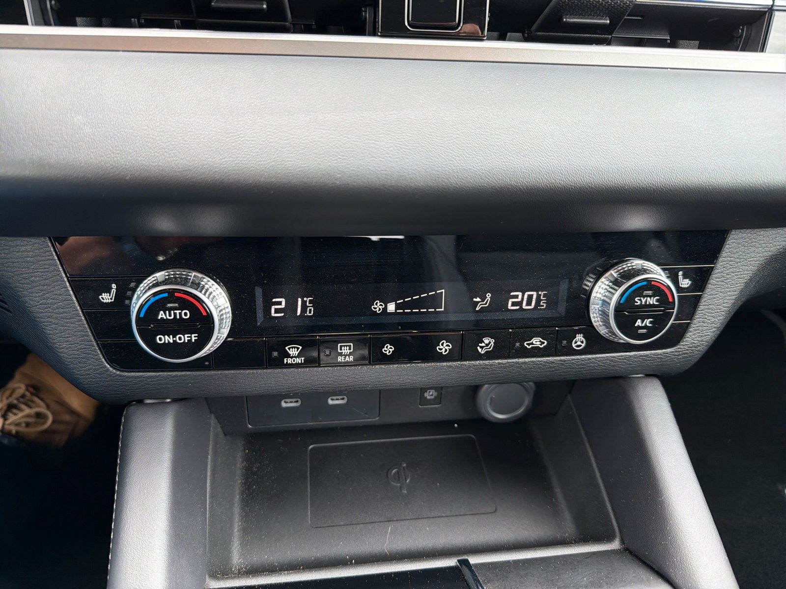 Mitsubishi Plug-in Hybrid Outlander - Bild 26