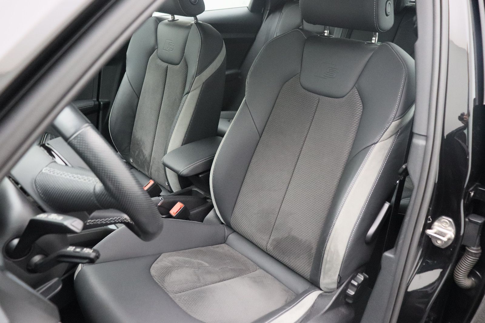 Fahrzeugabbildung Audi A1 Sportback 30 TFSI S line 18"Optik schwarz LED