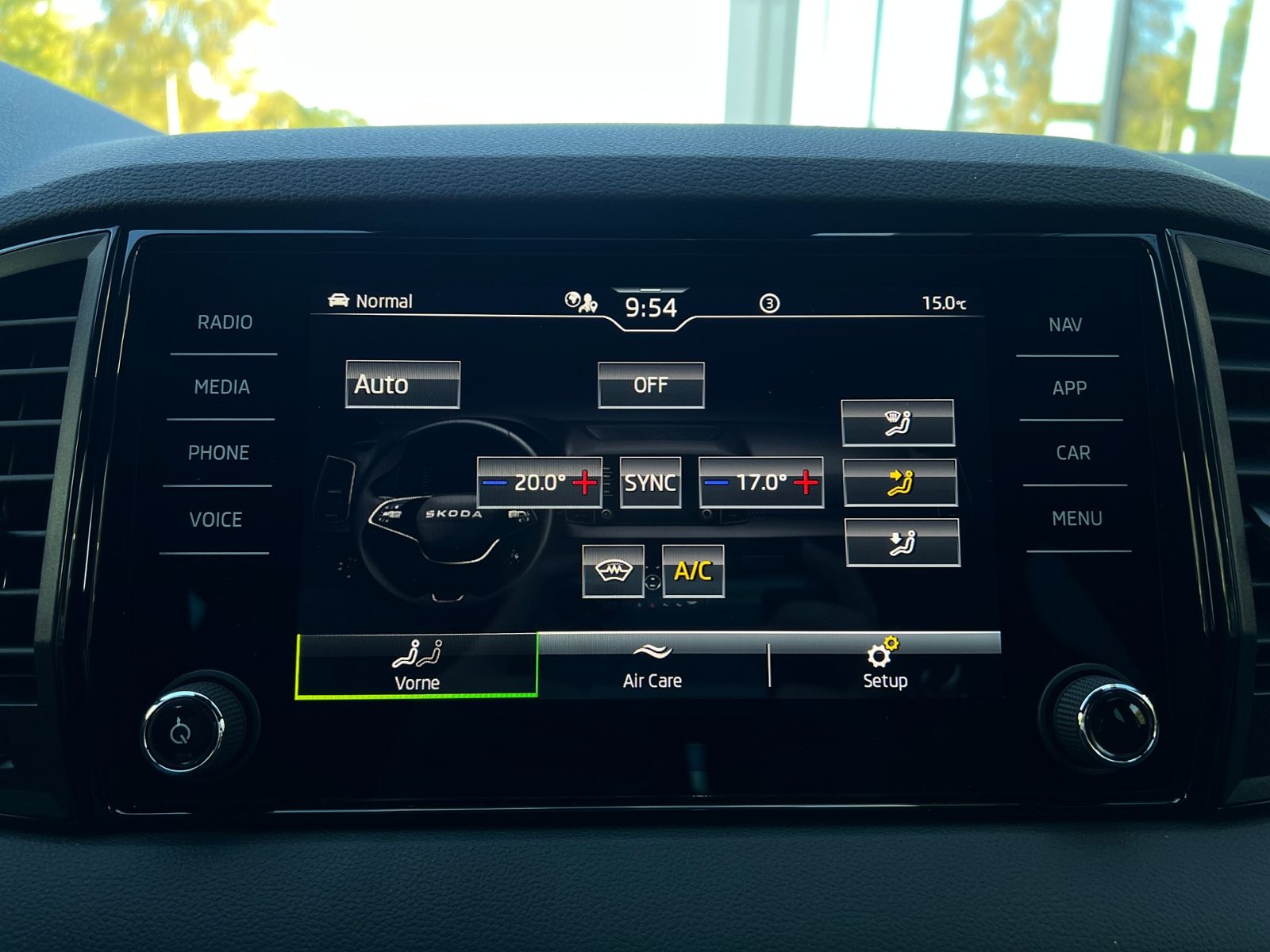 Fahrzeugabbildung SKODA Karoq Sportline 2.0 TDI DSG 4x4 *AHK, Navi, Trav