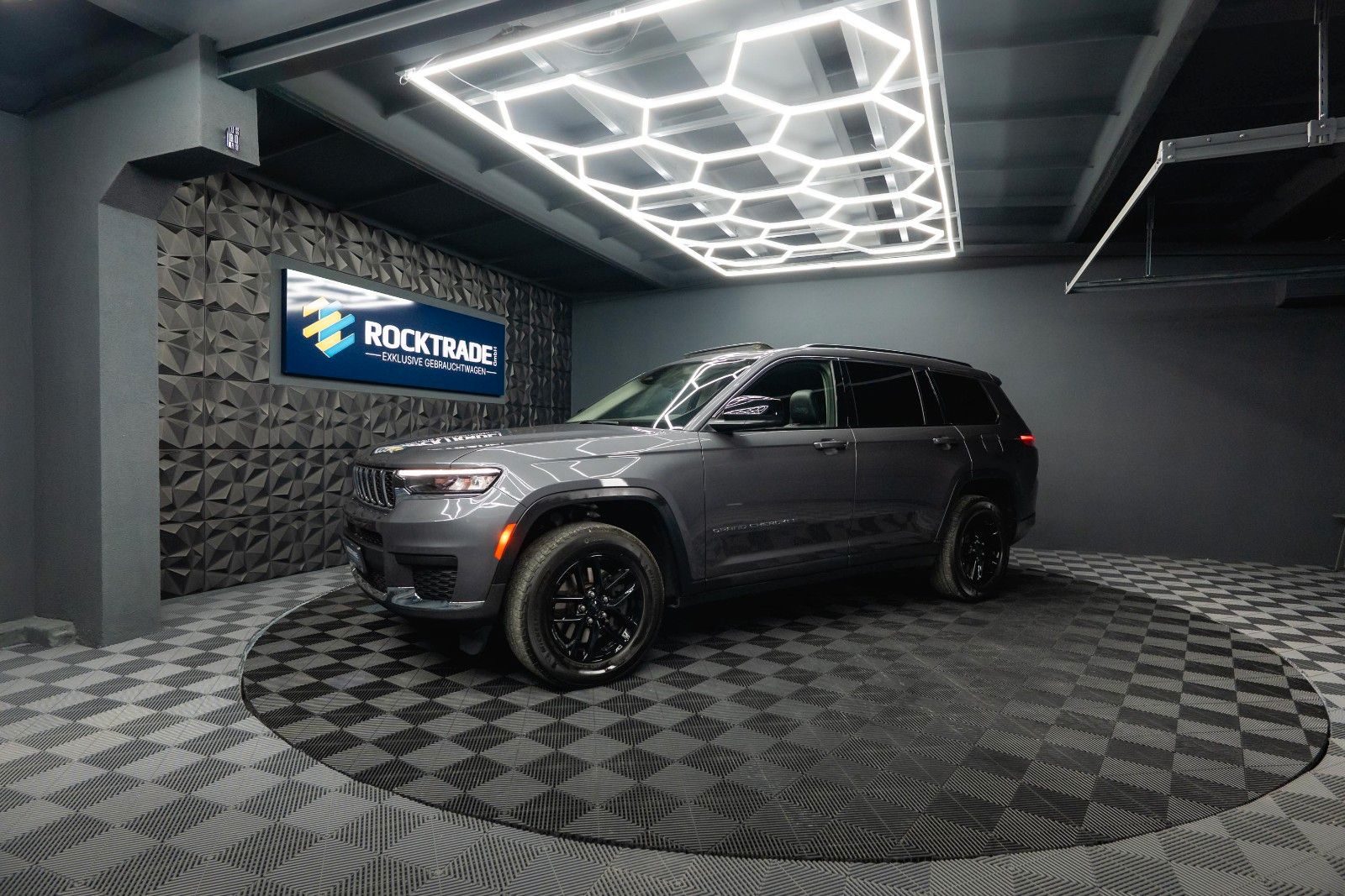 Fahrzeugabbildung Jeep Grand Cherokee 3.6 4x4 LAREDO L ACC Kamera 19%