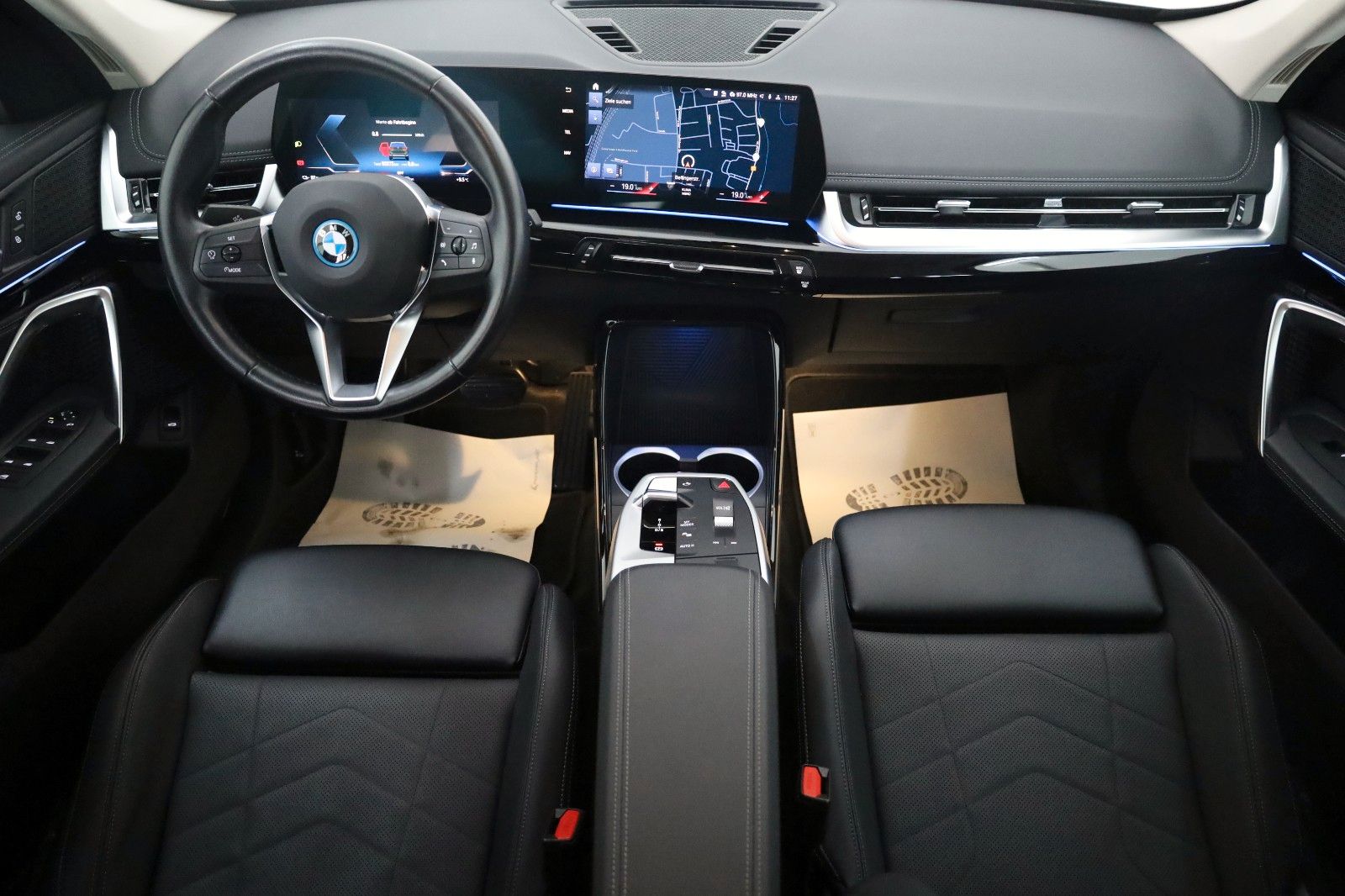 Fahrzeugabbildung BMW iX1 xDrive30 xLine,Leder,Navi,M Fahrwerk,Kamera