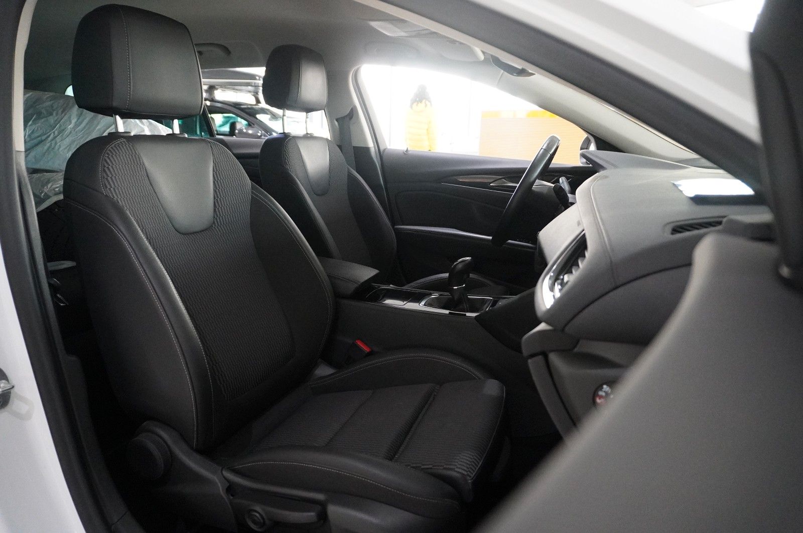 Fahrzeugabbildung Opel Insignia B ST 2.0D DYNAMIC 4X4 NAVI/LED/SHZ/AHK