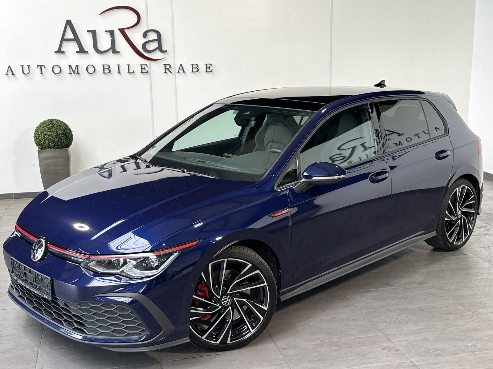 Fahrzeugabbildung Volkswagen Golf 2.0 TSI GTI DSG NAV+LED+ACC+PANO+AHK+KAMERA