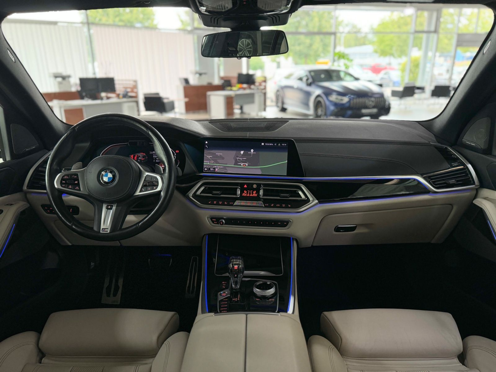 Fahrzeugabbildung BMW X5 xD40d M Sport Panorama 360°H/K HUD DAB DisKey