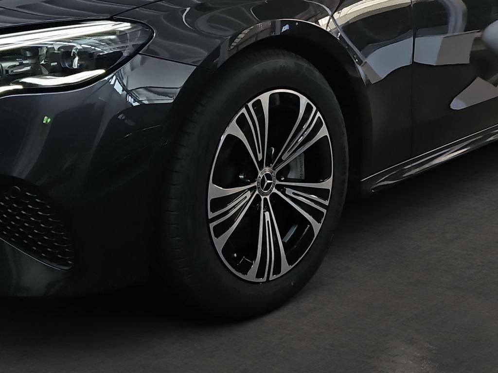 Fahrzeugabbildung Mercedes-Benz E 450 dT 4M Avantg. AHK ACC Sitzklima Pano 360°
