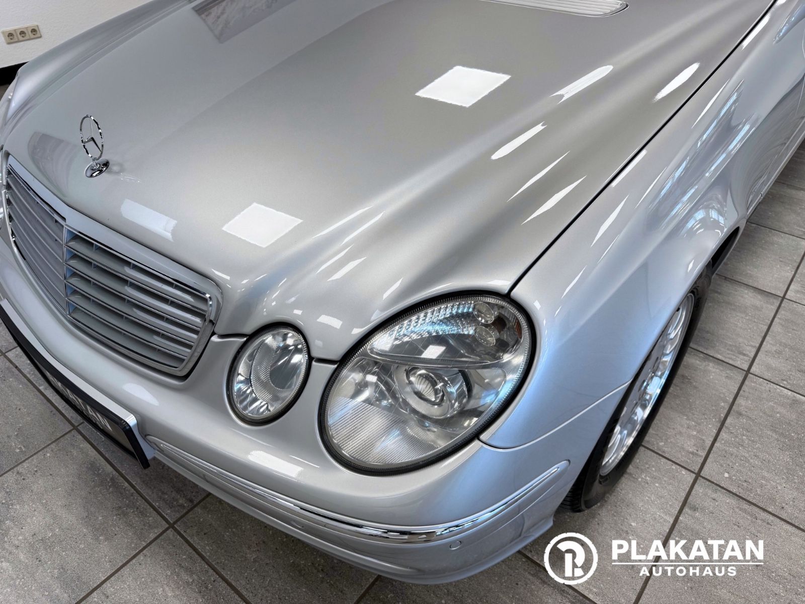 Fahrzeugabbildung Mercedes-Benz E 240 ELEGANCE, TÜV Neu, 2 Hand
