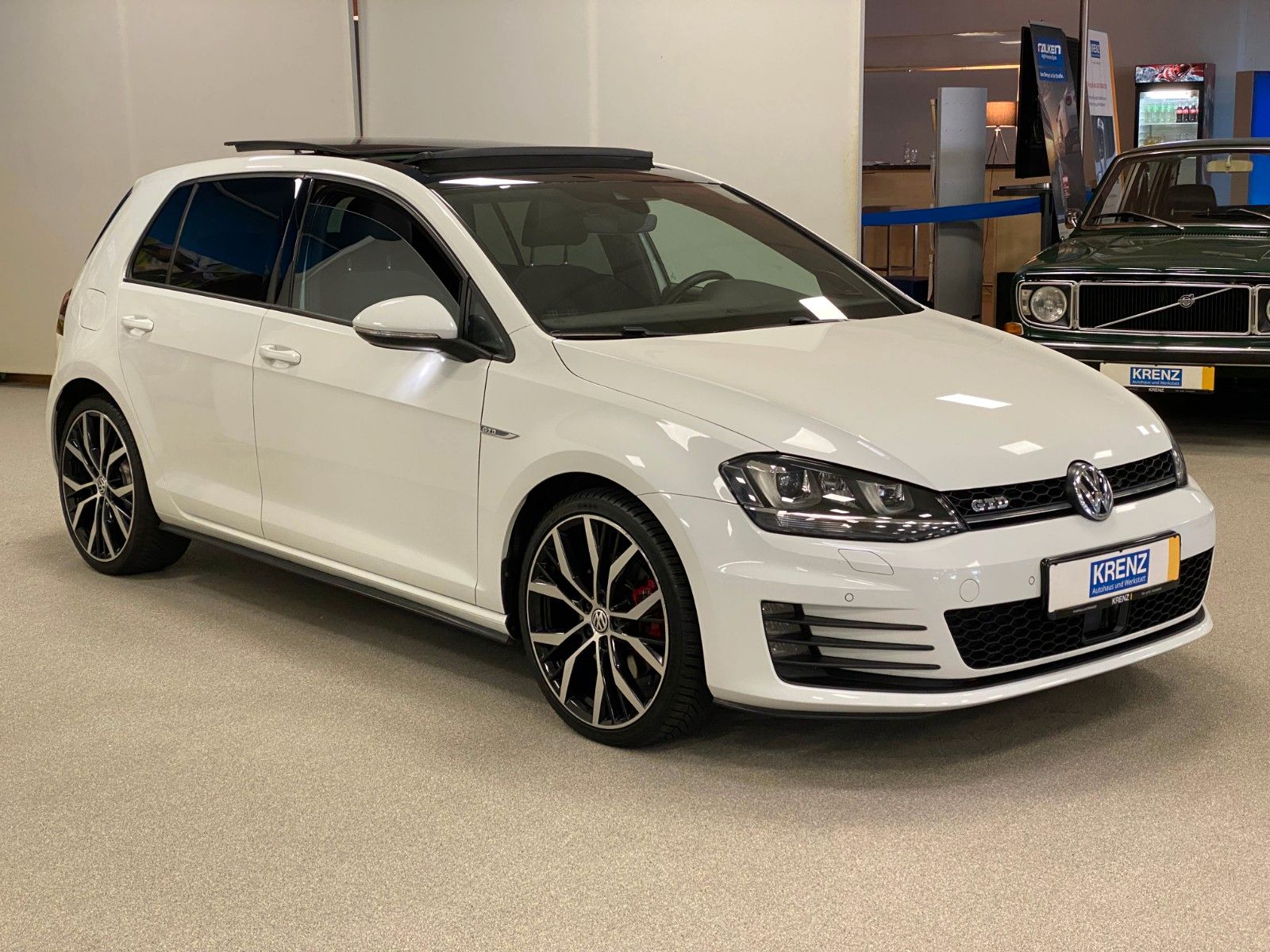 Fahrzeugabbildung Volkswagen Golf 2.0 TDI DSG BMT GTD+DCC+BI-XENON+PANORAMAD+