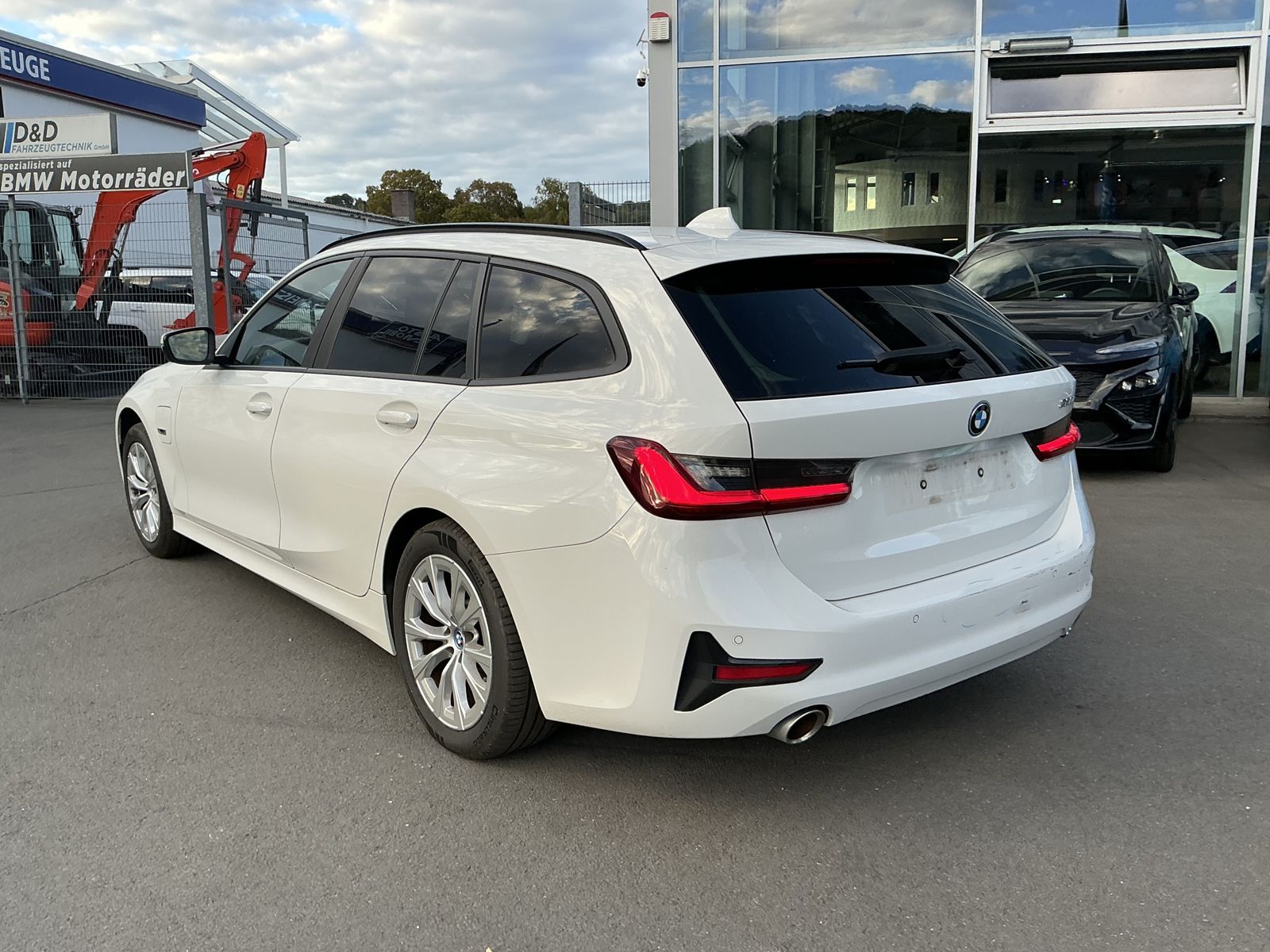 BMW 320 e Advantage Leder Pano Ambiente AHK ACC LED imagem 2