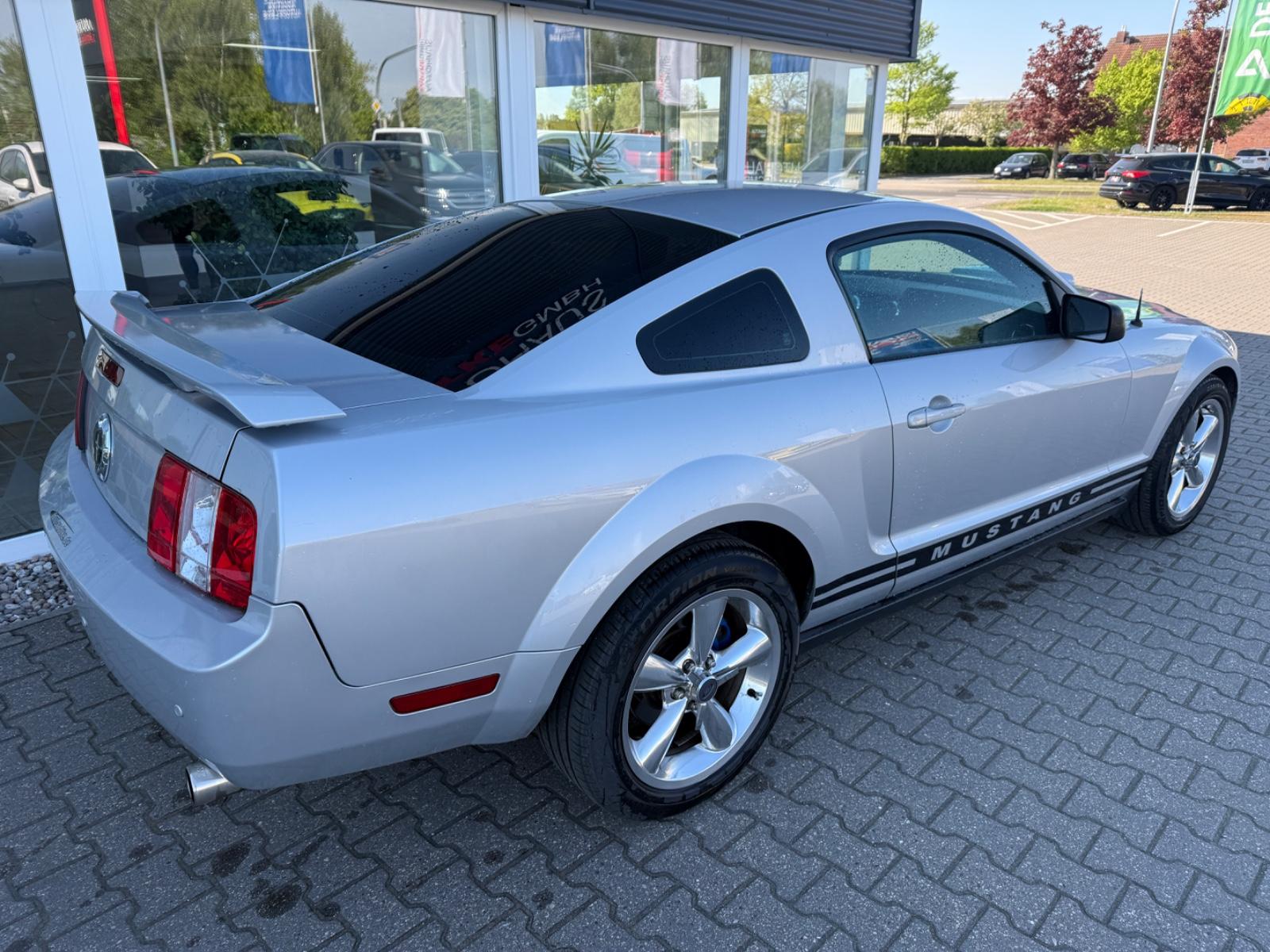 Ford Mustang Coupé 4.0 V6 290ch - Climatisation - Carnet entretien - Vitres teintés - Pneus été