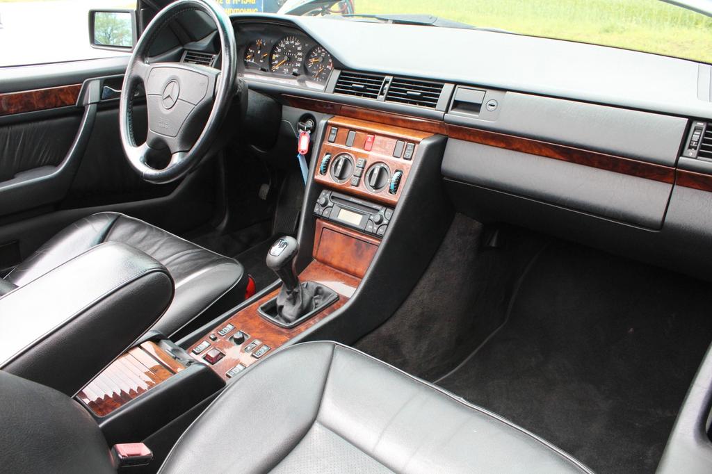 Mercedes-Benz CE 300