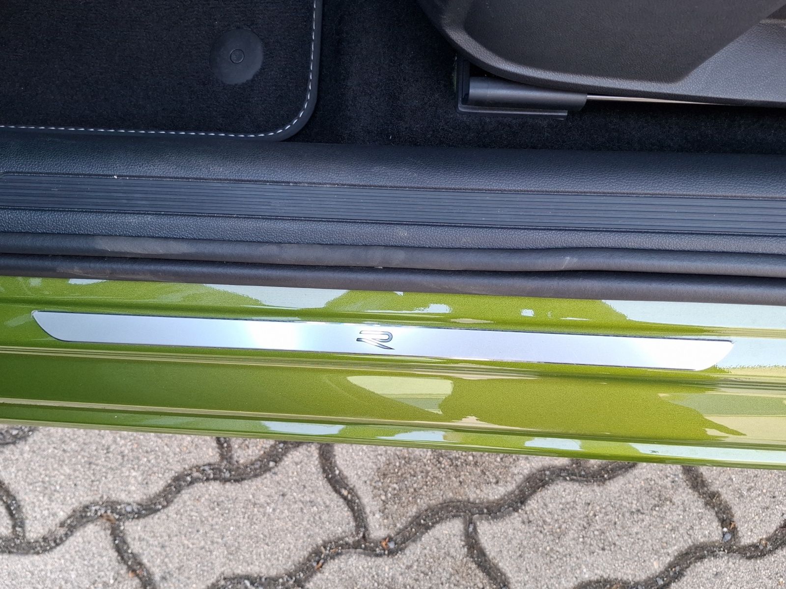 Fahrzeugabbildung Volkswagen Taigo TSI R-Line Black-Style IQ.Light SHZ Kamera