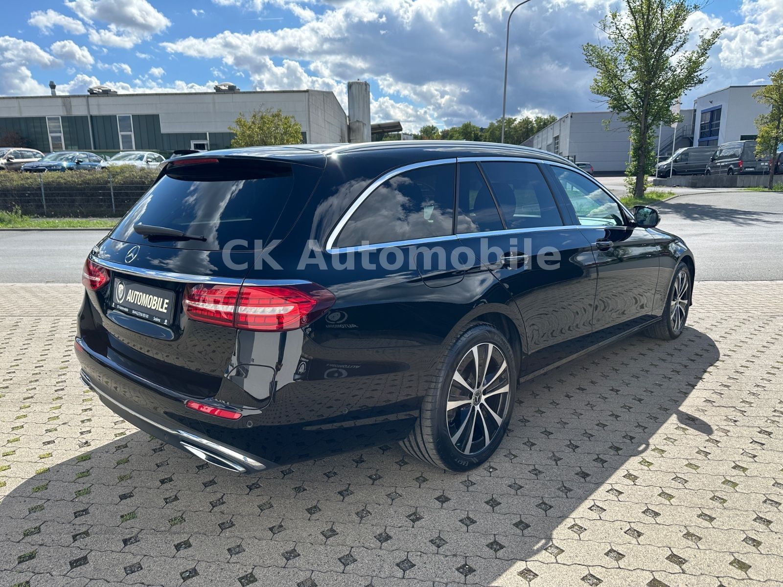 Fahrzeugabbildung Mercedes-Benz E 300de T-Modell Avantgarde/Widescreen/LED/AHK