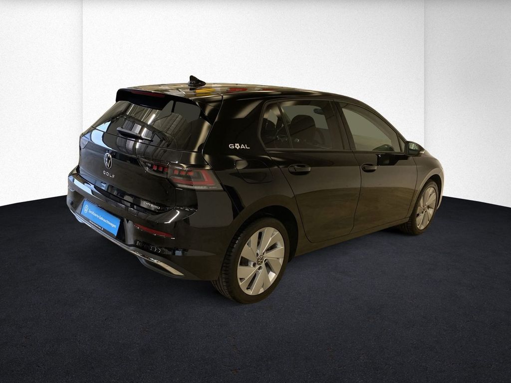 Volkswagen Golf — hlavná fotografia
