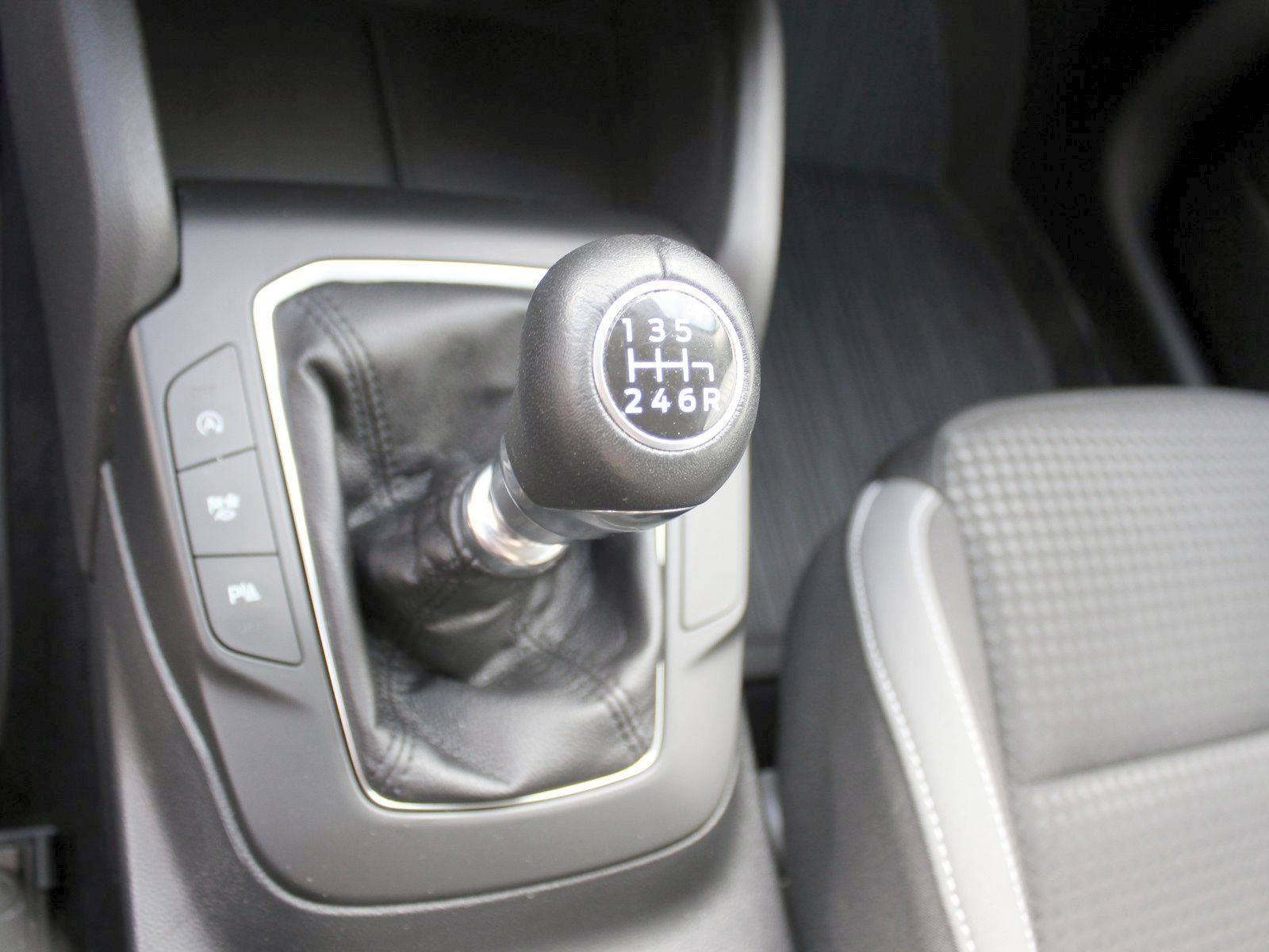 Fahrzeugabbildung Ford Focus Cool & Connect 1,0 EcoBoost Start/Stopp