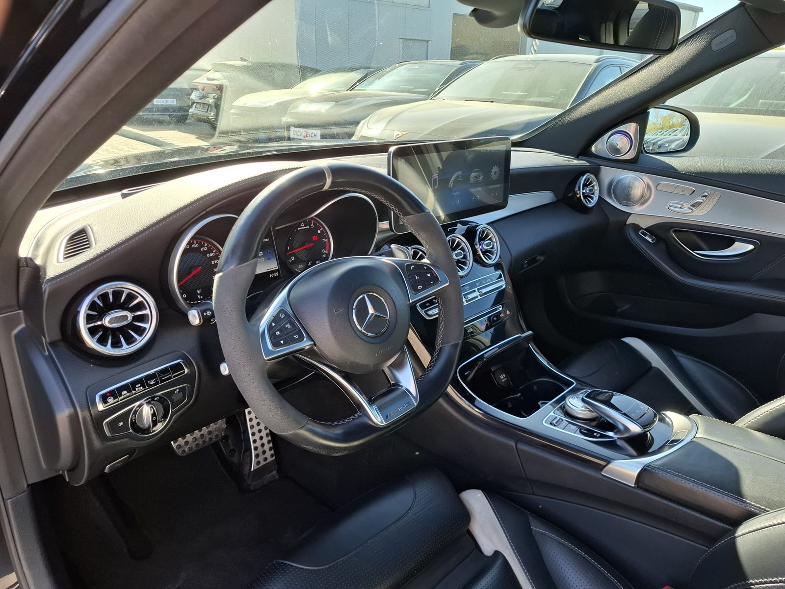 Fahrzeugabbildung Mercedes-Benz c63s AMG PANO*LEDER*BURMESTER*MULTIBEAM*DISTR.