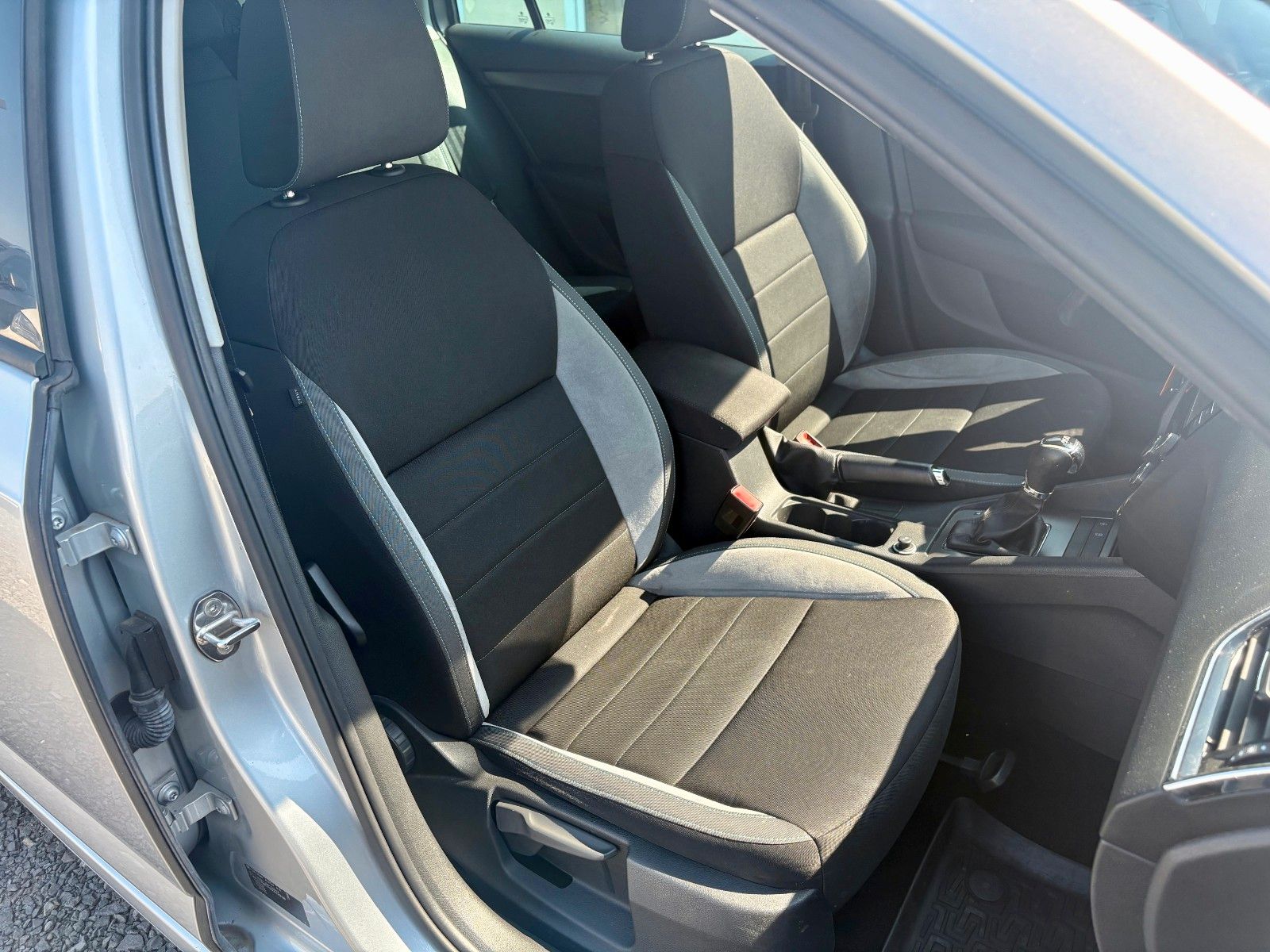 Fahrzeugabbildung SKODA Octavia 2.0 TDI Combi Joy DSG Navi Xenon SCHECKH