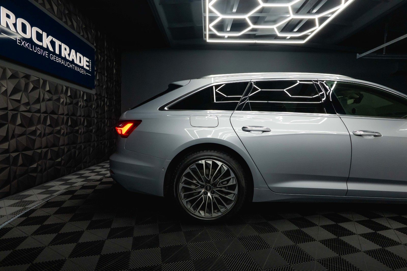 Fahrzeugabbildung Audi A6 Avant 50 TFSIe quattro SportDesign*Matrix*ACC