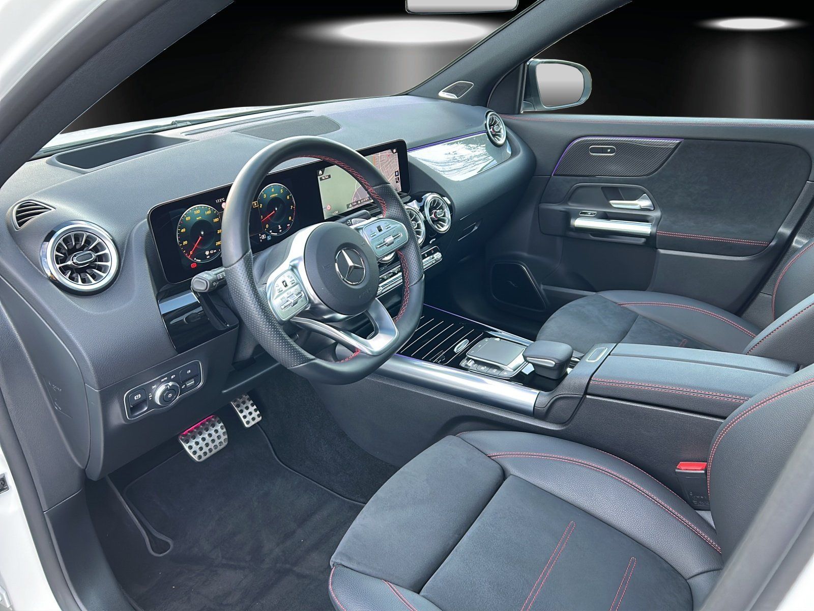 Fahrzeugabbildung Mercedes-Benz GLA250 4M AMG Pano DISTRO Standhz AHK Burme MLED