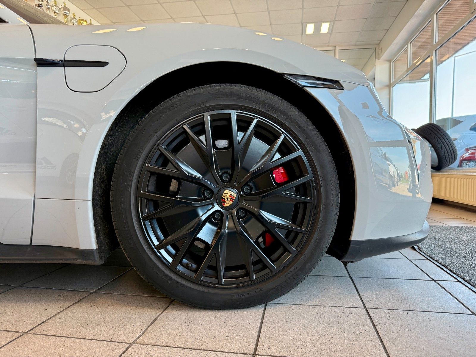 Fahrzeugabbildung Porsche Taycan GTS Panorama/HeadUP/Hinterachlenkung