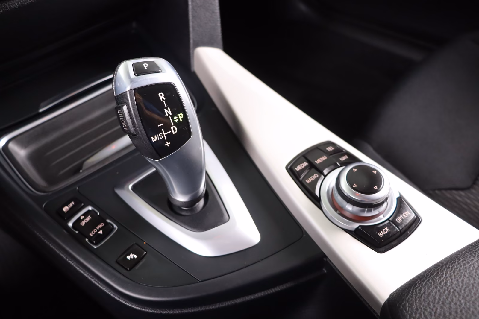 BMW 320 i Touring xDrive * Bi- Xenon * Navi