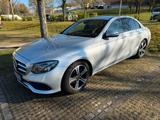Mercedes-Benz E 220 d Autom. - MultiBeam, Fahr Assitenz, Night - Mercedes-Benz E 220 Gebrauchtwagen in Stuttgart