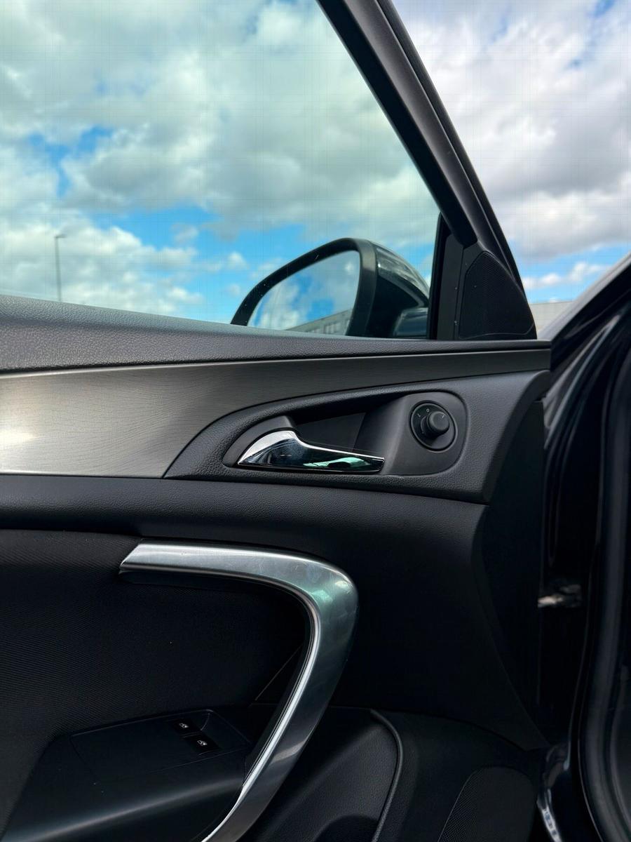 Opel Insignia 2011 — photo 9