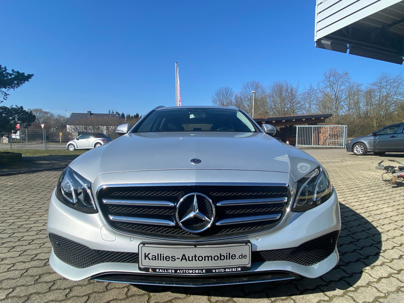 Fahrzeugabbildung Mercedes-Benz E 220d  T-Modell Avantgarde SHZ+KAM+NAVI+TÜV-NEU
