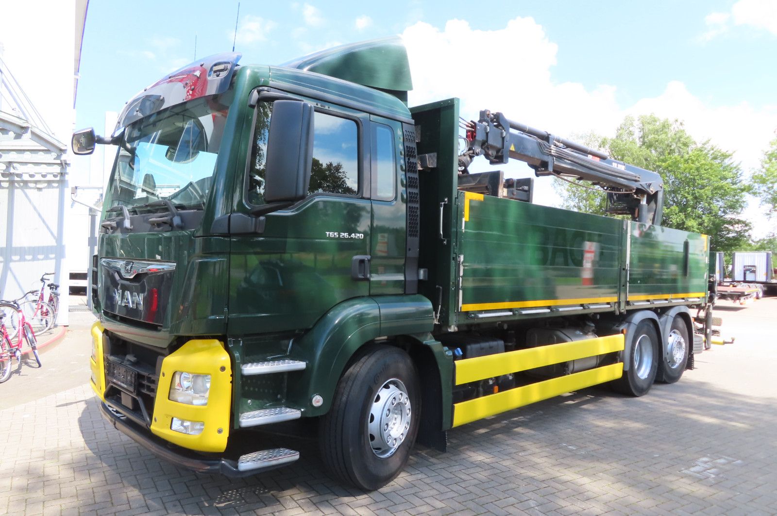 Fahrzeugabbildung MAN TGX 26.500 6x2 - Baustoff - Kran HIAB