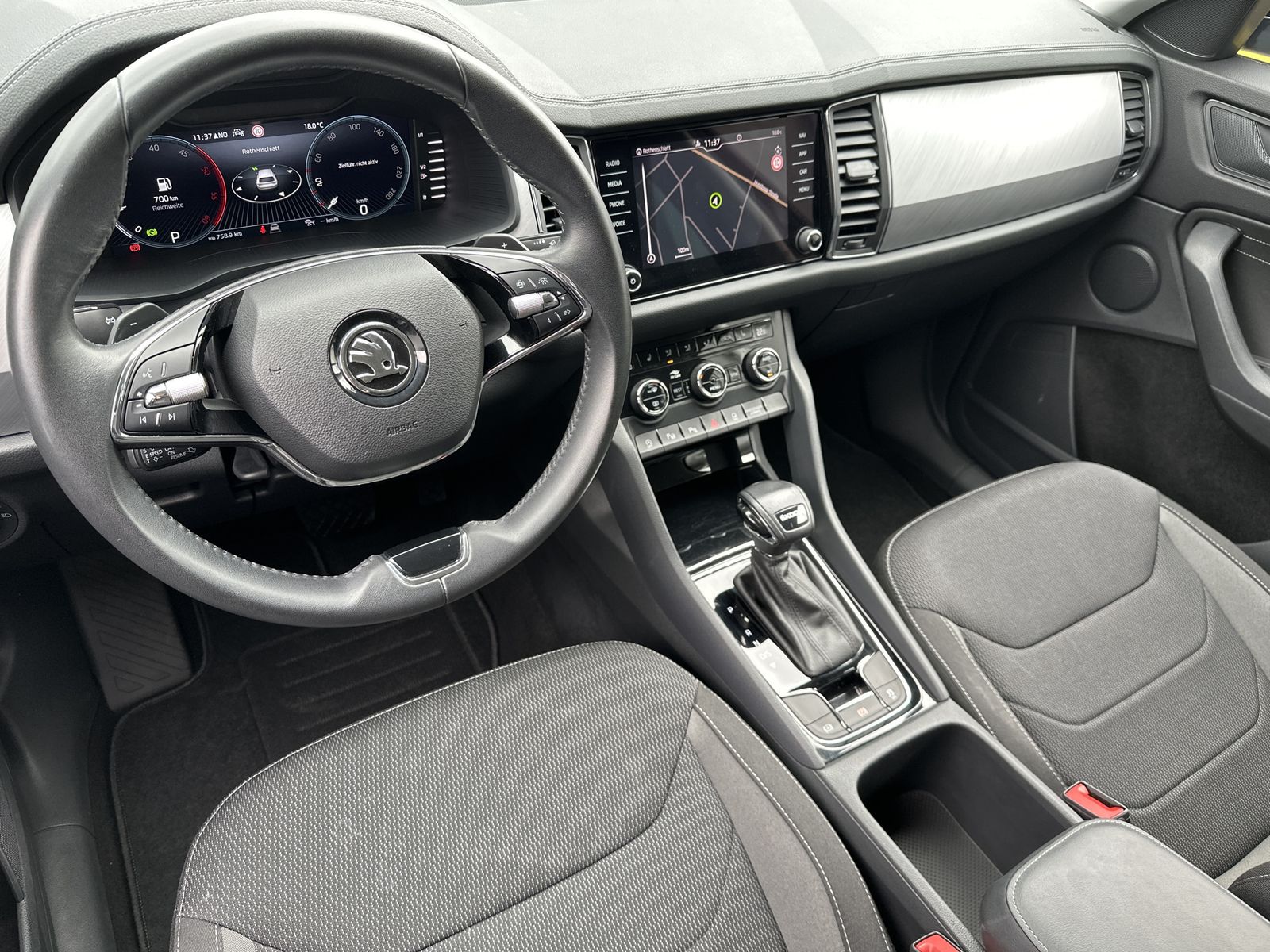 Fahrzeugabbildung SKODA Kodiaq Ambition NAV+MATRIX+ACC+AHK+KAMERA+17ZOLL