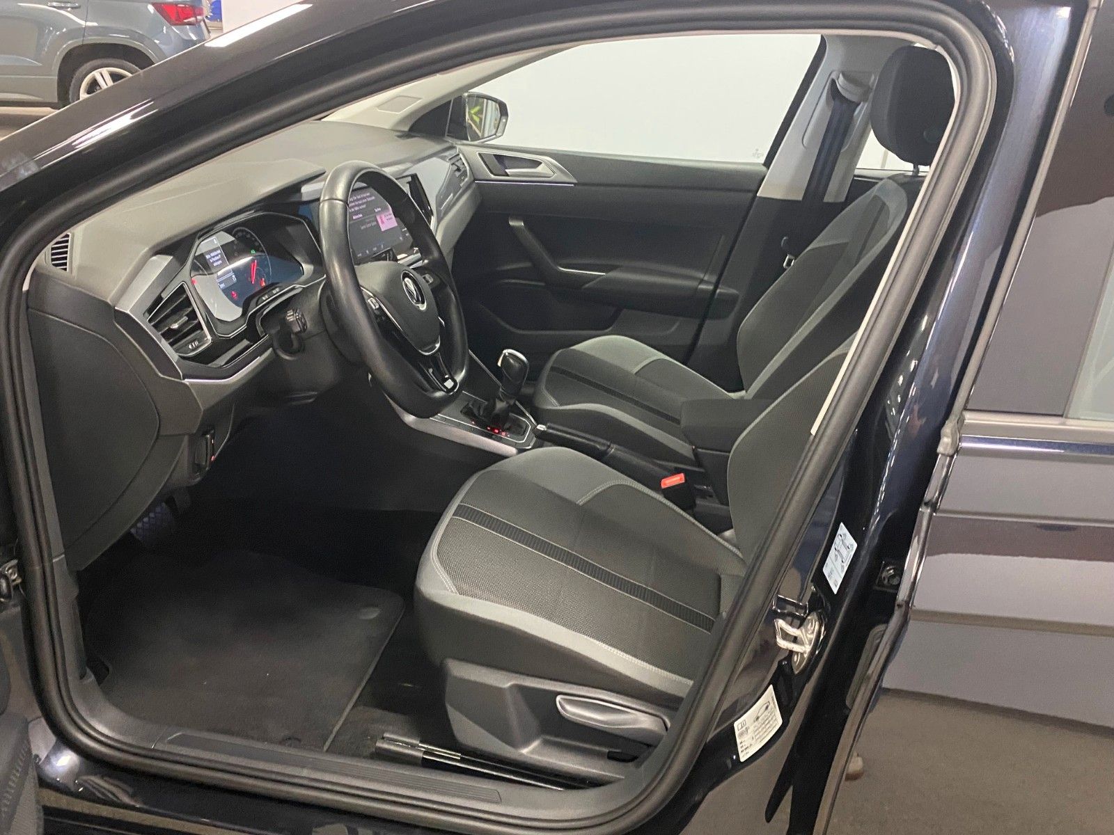 Fahrzeugabbildung Volkswagen Polo 1.0 TSI DSG Highline+NAVI+voll LED+PDC vo+h