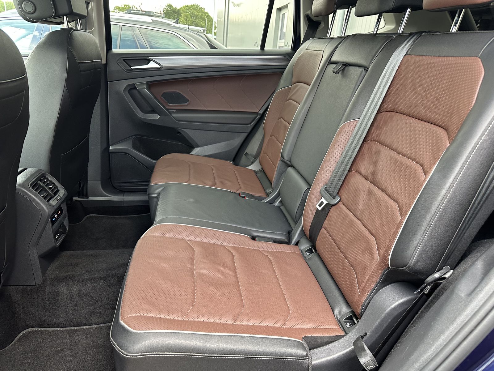 Fahrzeugabbildung Volkswagen Tiguan Allspace Sport NAV+MATRIX+AHK+360°+18ZOLL