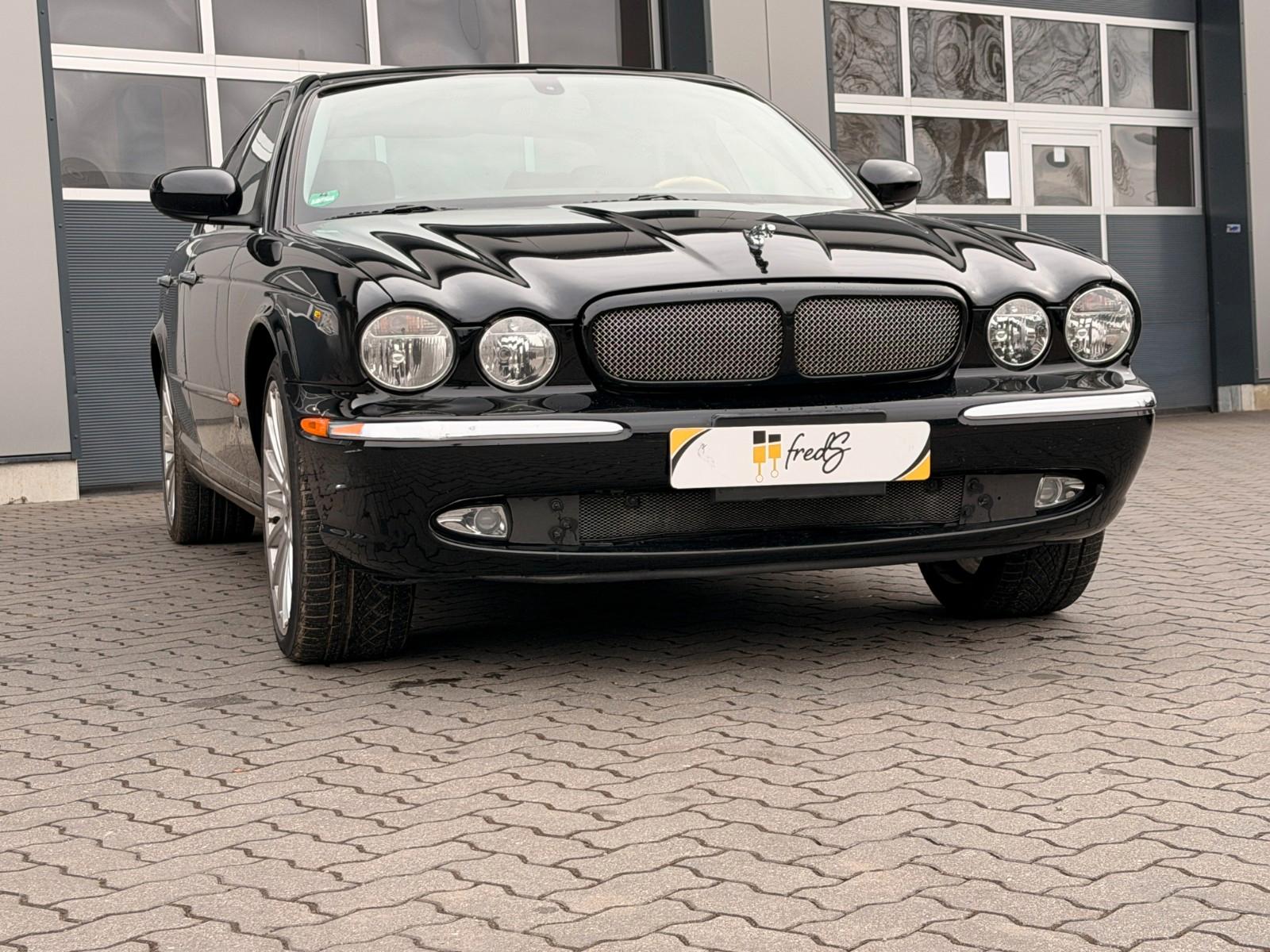 Jaguar XJ8 XJR (X350) - 4,2V8 Kompressor - all-black