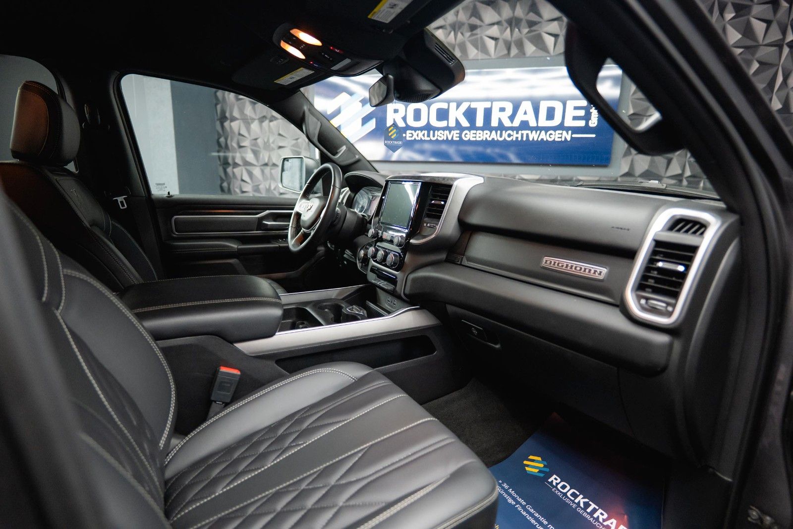 Fahrzeugabbildung Dodge RAM 5.7 V8 HEMI 4x4 OFFROAD Night-Paket *LED*19%