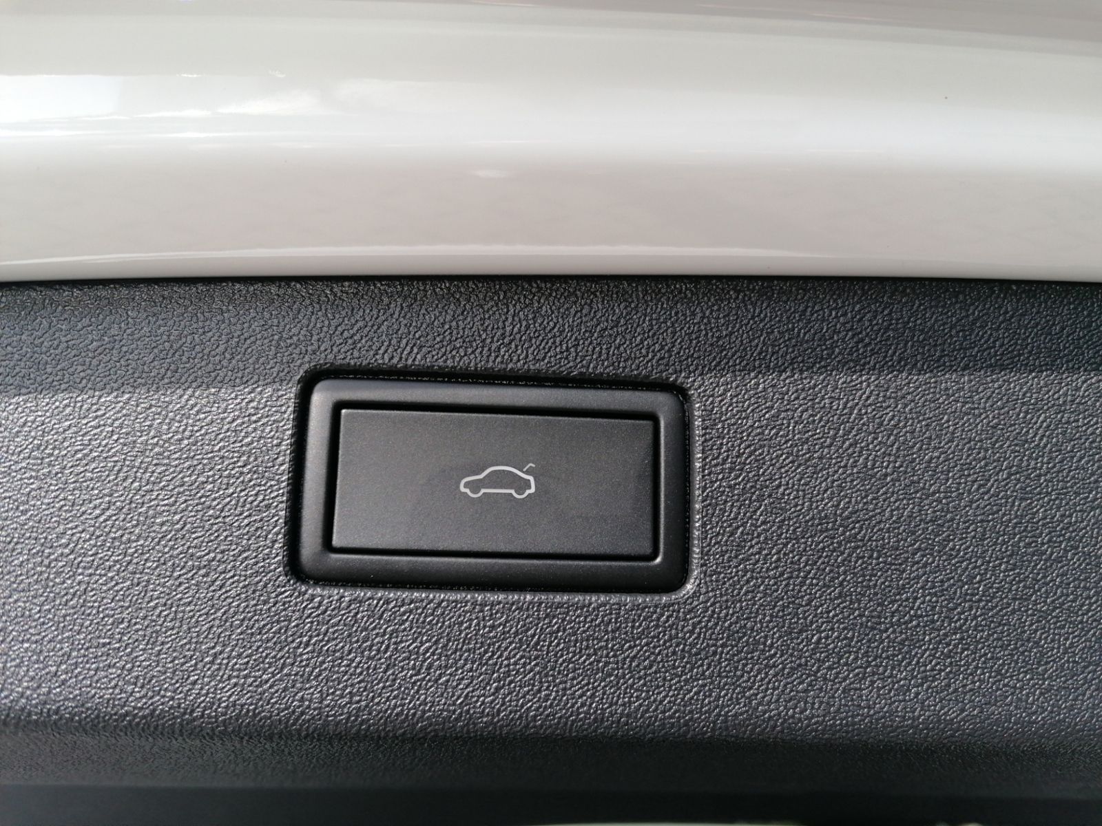 Tiguan 2.0 TDI DSG R-Line AHK+STHZ+PANO+MATRIX+