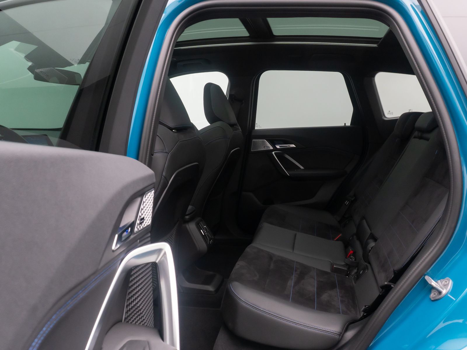 Fahrzeugabbildung BMW iX1 xD30 M Sport Panorama 360°HUD DAB H/K 19Zoll