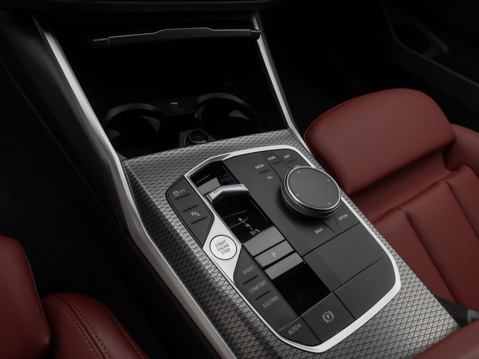 Fahrzeugabbildung BMW 320d M Sport Kamera HUD DAB HiFi DrivAssist 18"