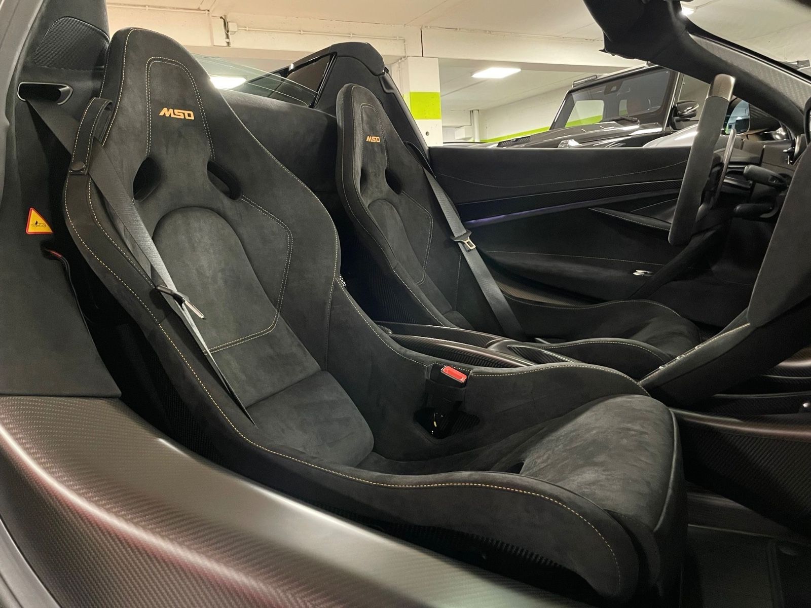 Fahrzeugabbildung McLaren 765LT SPIDER MSO LIFT B&W ALCANTARA RACING SEATS