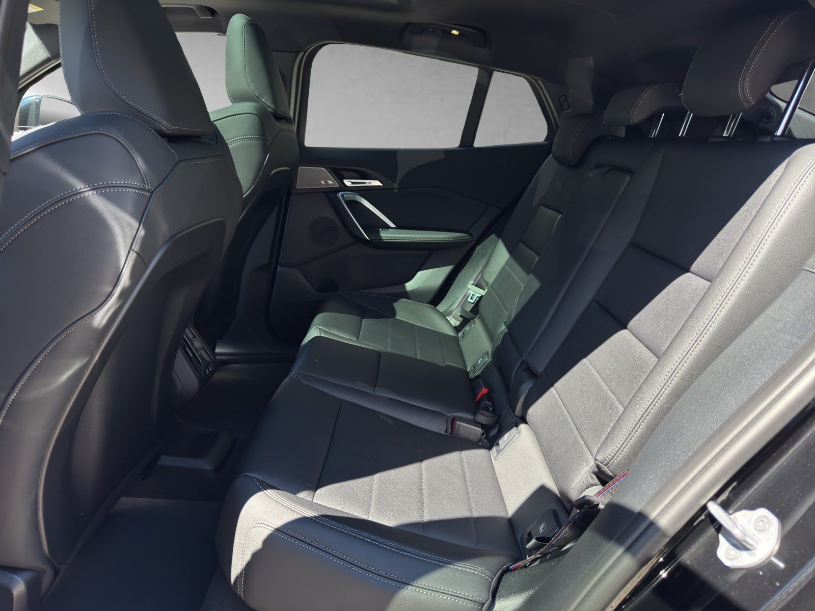 BMW iX2 - Bild 11