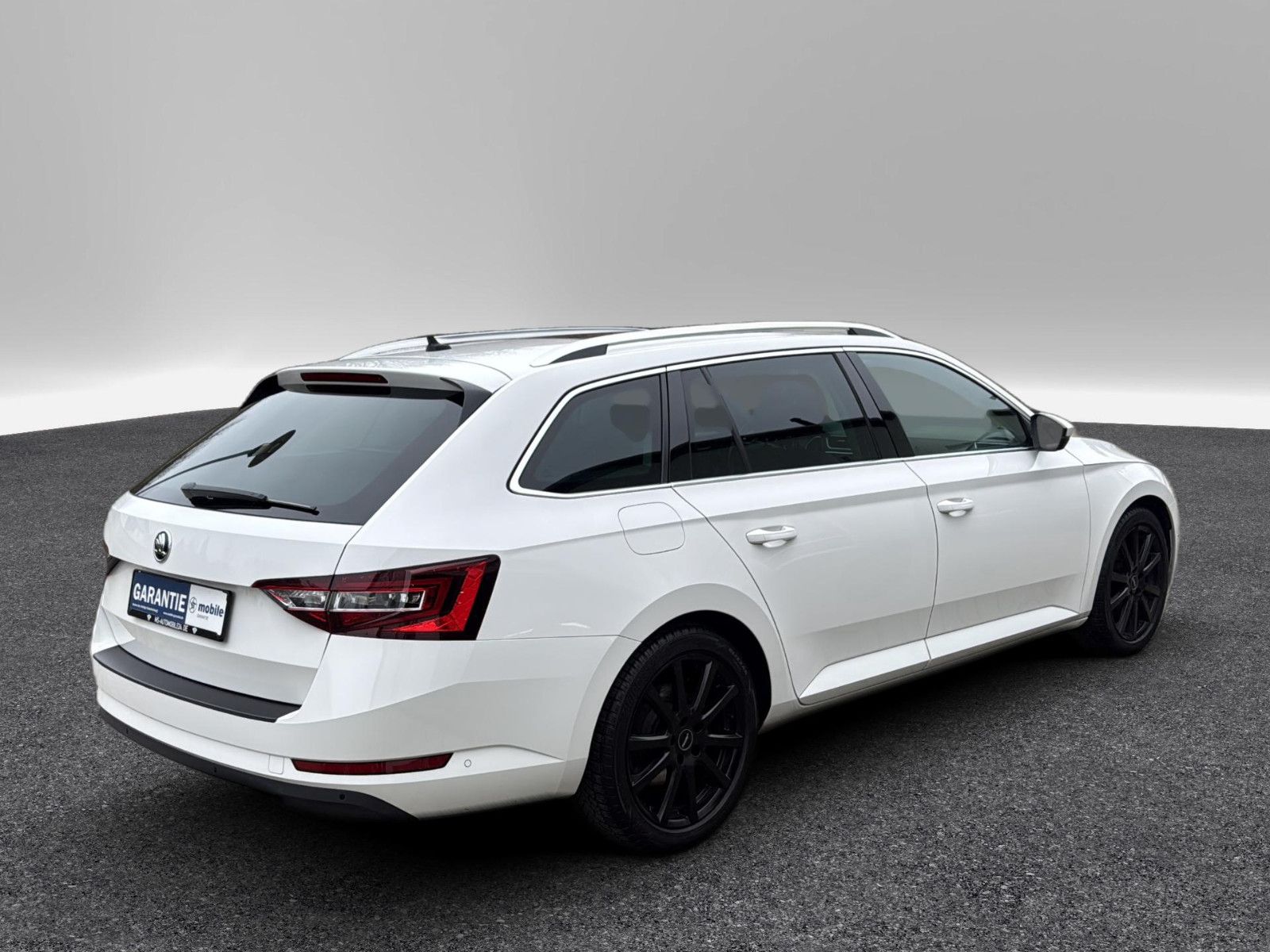 Fahrzeugabbildung SKODA Superb Combi Premium Edition/ AHK