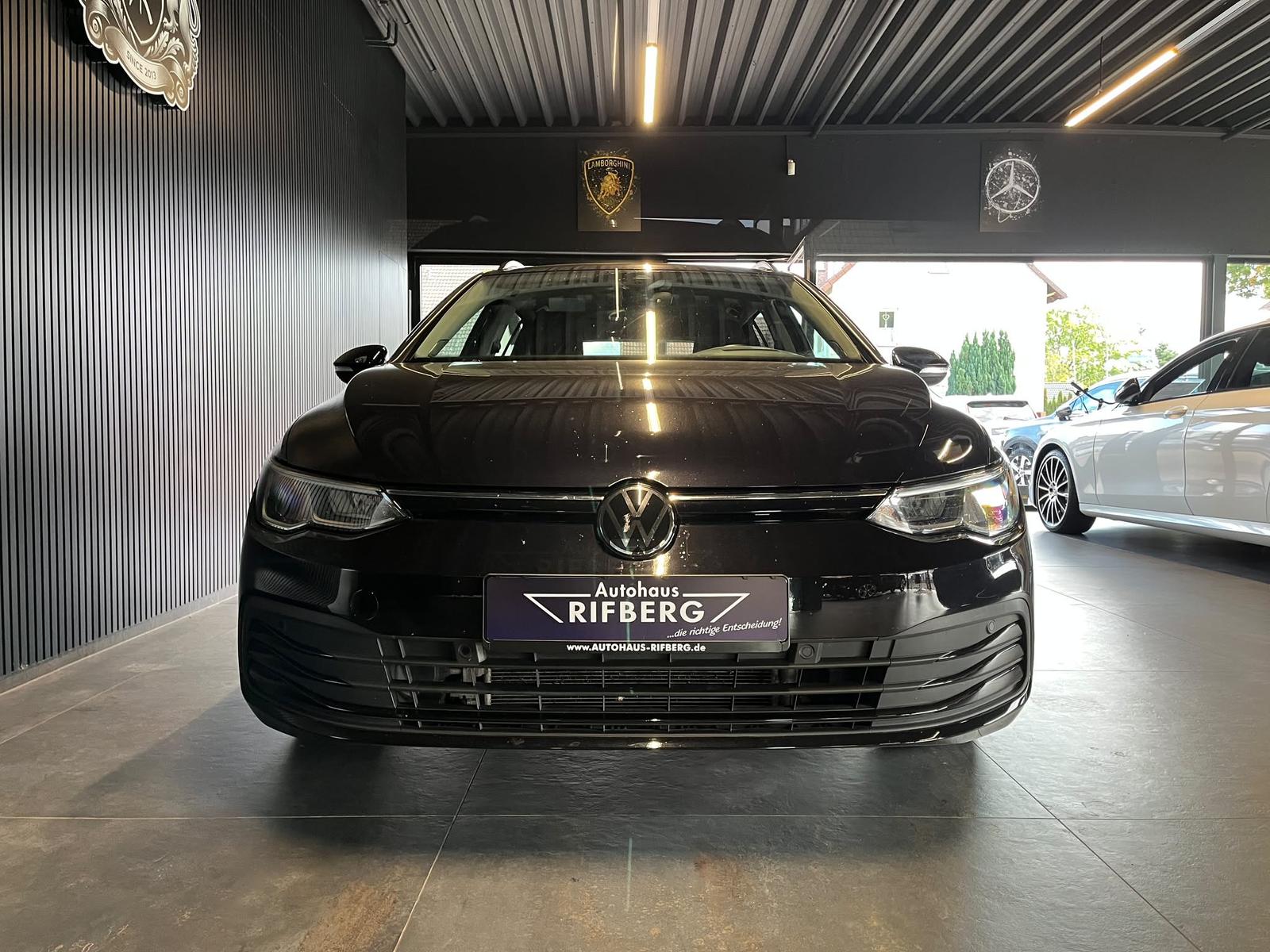 Volkswagen Golf VIII 2.0 TDI LIFE/MEMORY/ACC/H&K/LED/HUD/17